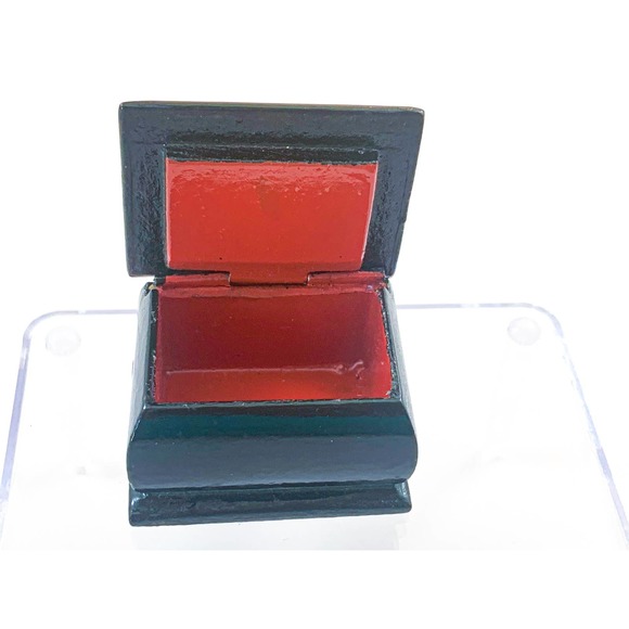 Vintage Black Lacquer Russian Folk Art Wooden Box - Size for Pills or Rings - Picture 9 of 10